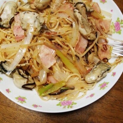 牡蠣はぷりぷりっ、炒めた葱はとっても美味しくてパスタを分量以上作ったのに、ペロリと完食です(^^*)
牡蠣好きには大満足のレシピでした♡
ご馳走さまでした☆